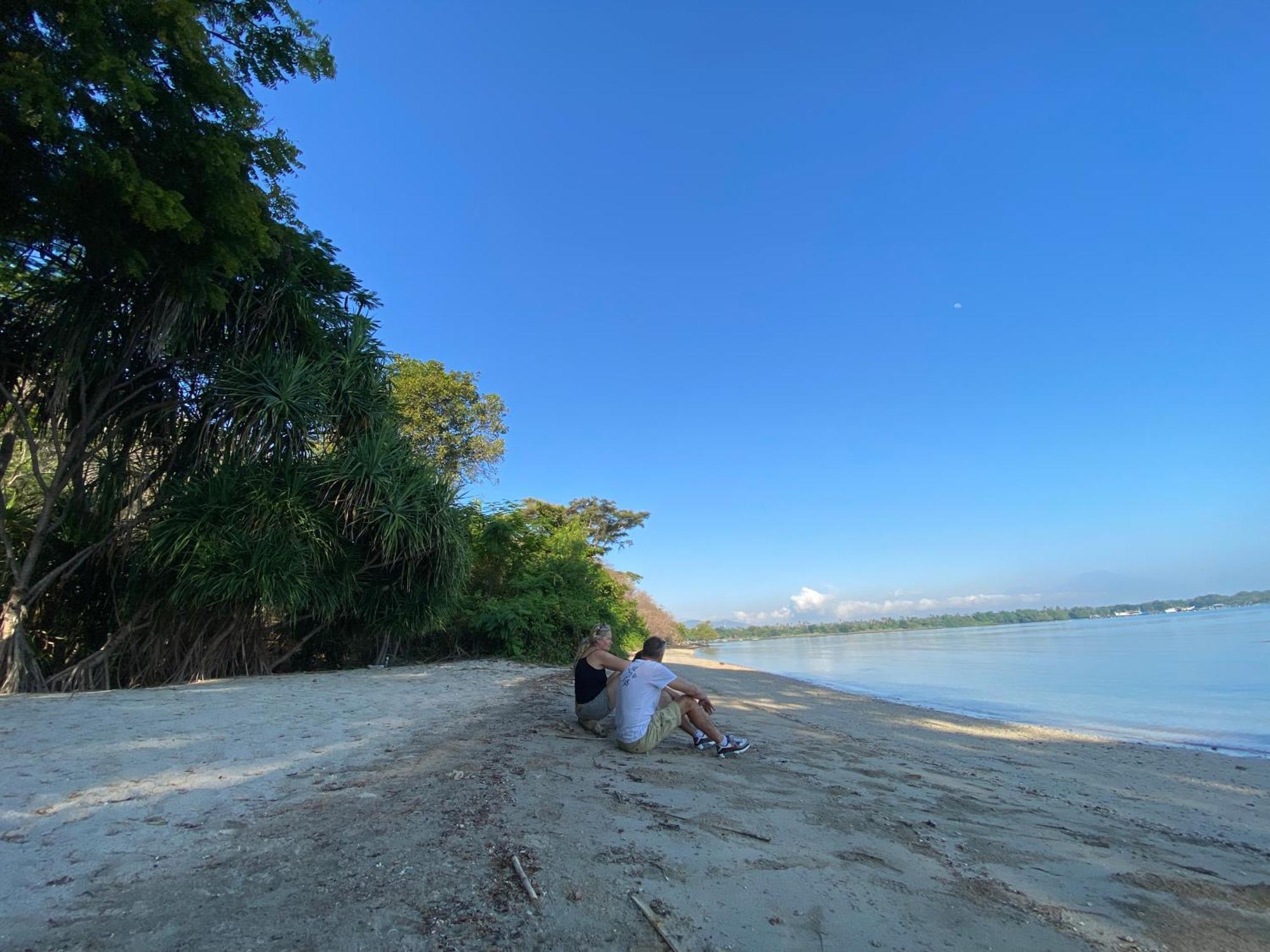 Badini Homestay เปมูเตรัน ภายนอก รูปภาพ